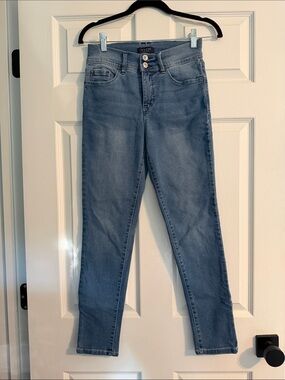 High-Rise Skinny Jeans in Light Blue by Kut From The Kloth